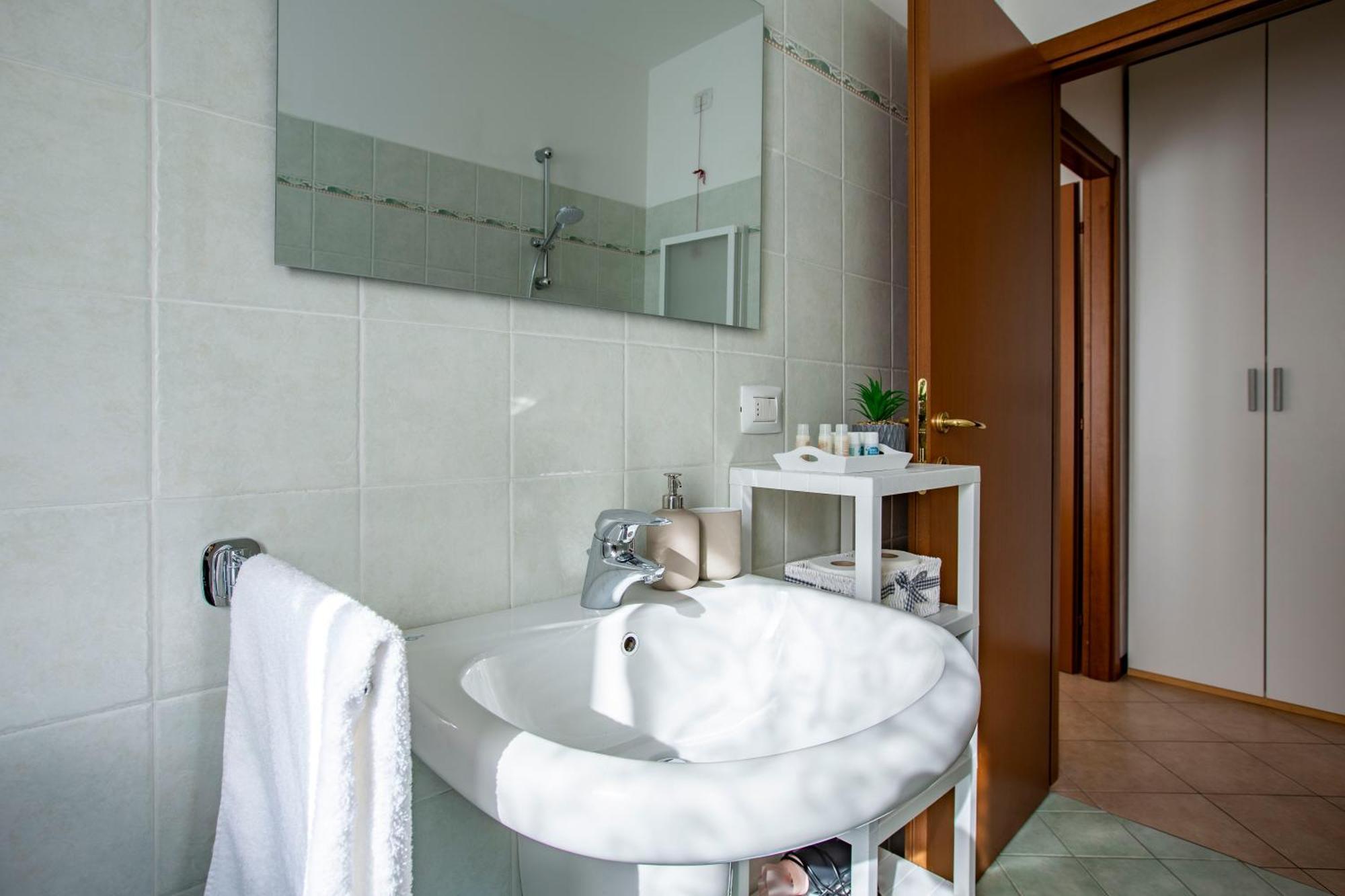 Como Lake - Lakeside Bliss Mandello del Lario Exterior foto